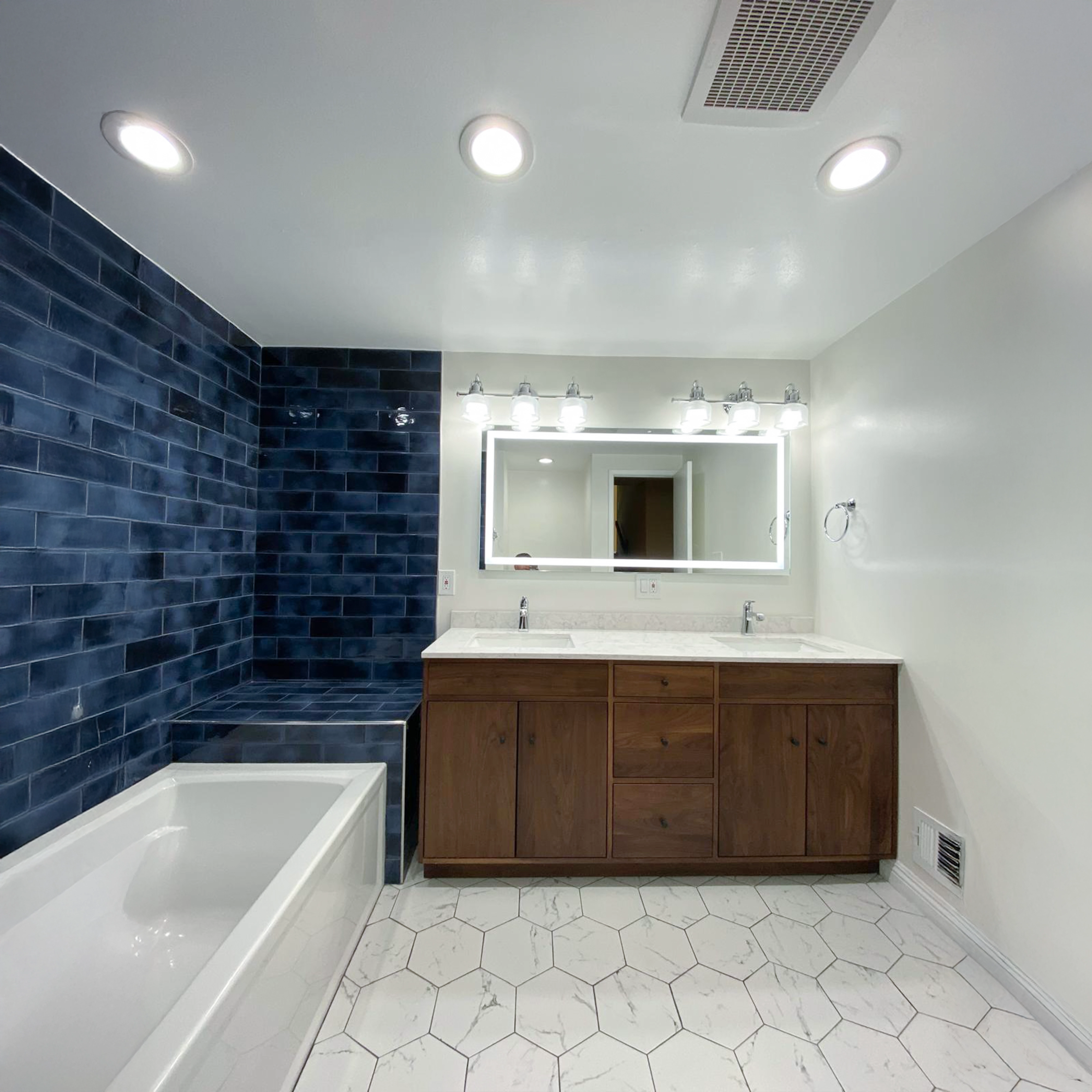 Modern Bathroom 2 Image 2